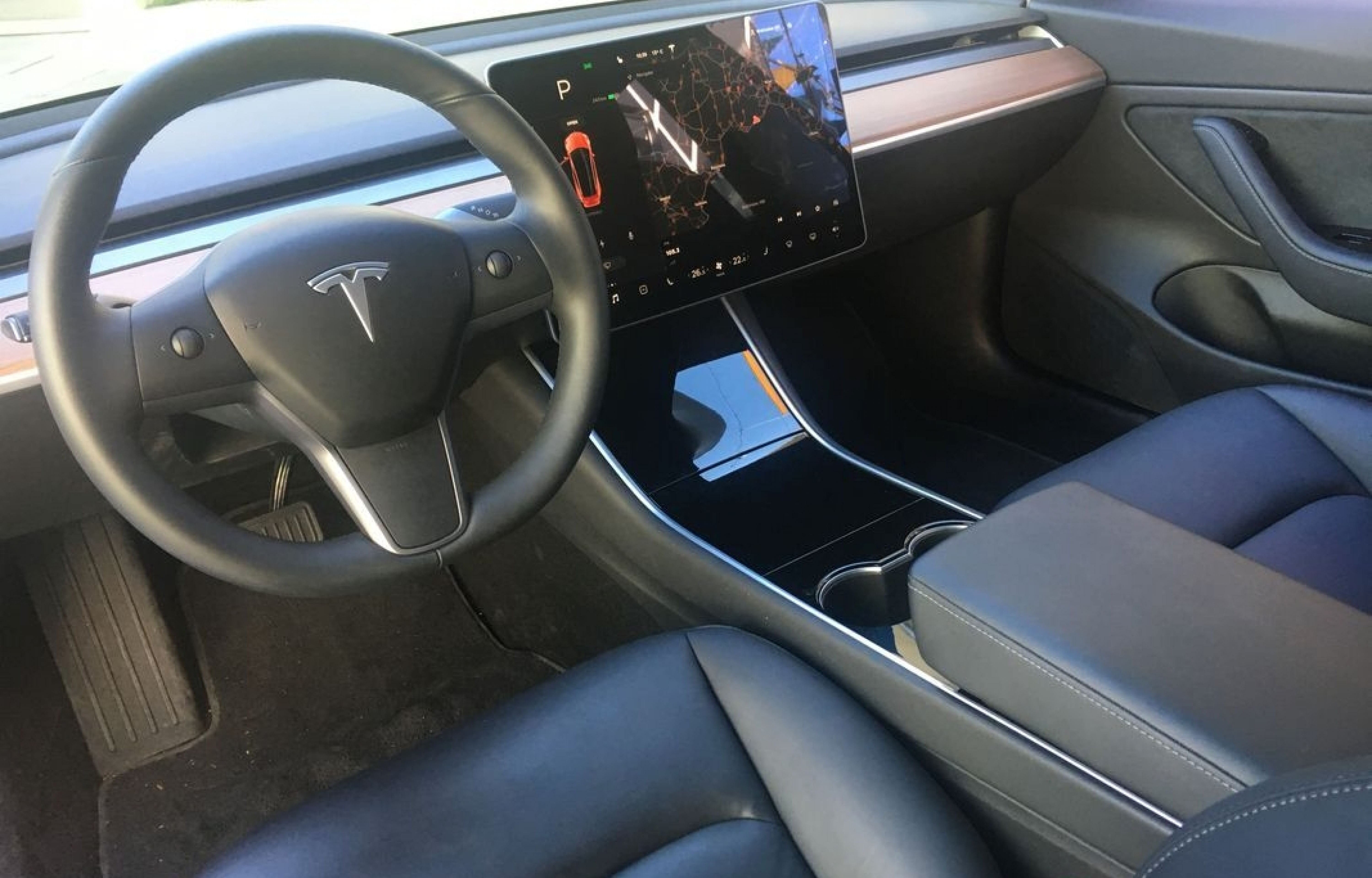 Tesla 3 - Photo 2